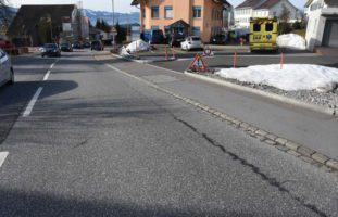 Bei Unfall in St. Gallenkappel SG gegen Auto und in Haus gecrasht