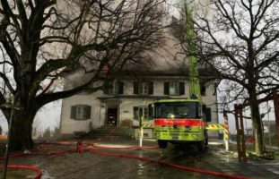 19 Personen bei Brand in Stäfa ZH evakuiert