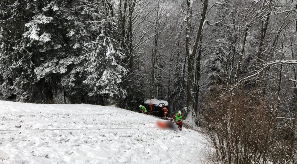 Steg im Tösstal: Mehrere Verletzte bei Autounfall