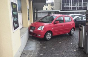 Altdorf: Bei Selbstunfall in Hausmauer gekracht