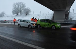 Niederwil: Unfall mit drei involvierten Autos