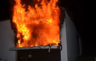 Zwei Verletzte nach Brand in Einfamilienhaus