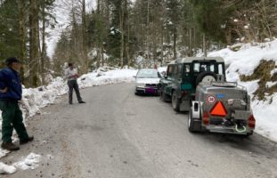 Unfall zwischen zwei Autos in Näfels GL