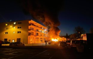 Pratteln BL: Neun Autos stehen plötzlich in Flammen