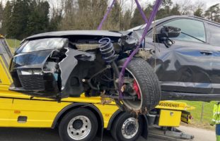 Crash zwischen zwei Autos in Büttikon AG