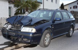 Alkoholisierter Fahrer verursacht Crash in Benken SG