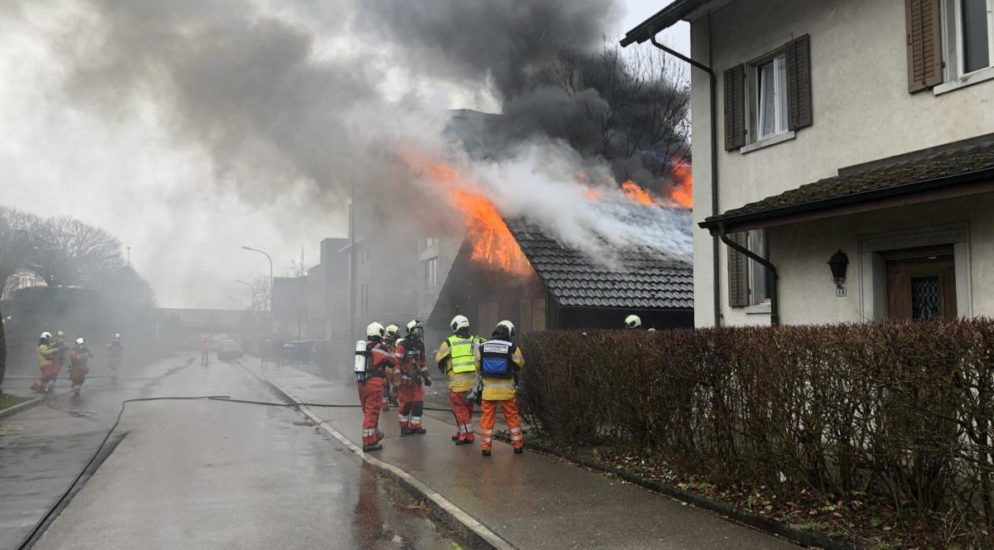 Brüttisellen ZH - Lagergebäude in Brand geraten