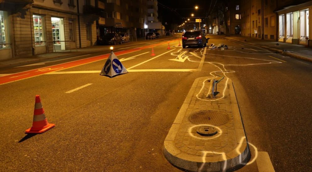 St.Gallen: Fahrzeuglenkerin baut heftigen Unfall