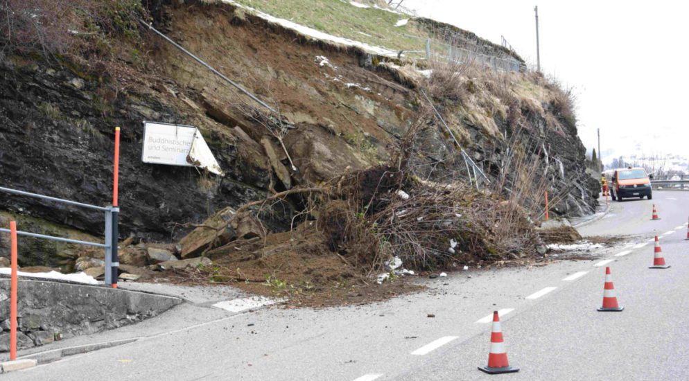 Strasse nach Erdrutsch in Amden SG nur einspurig befahrbar