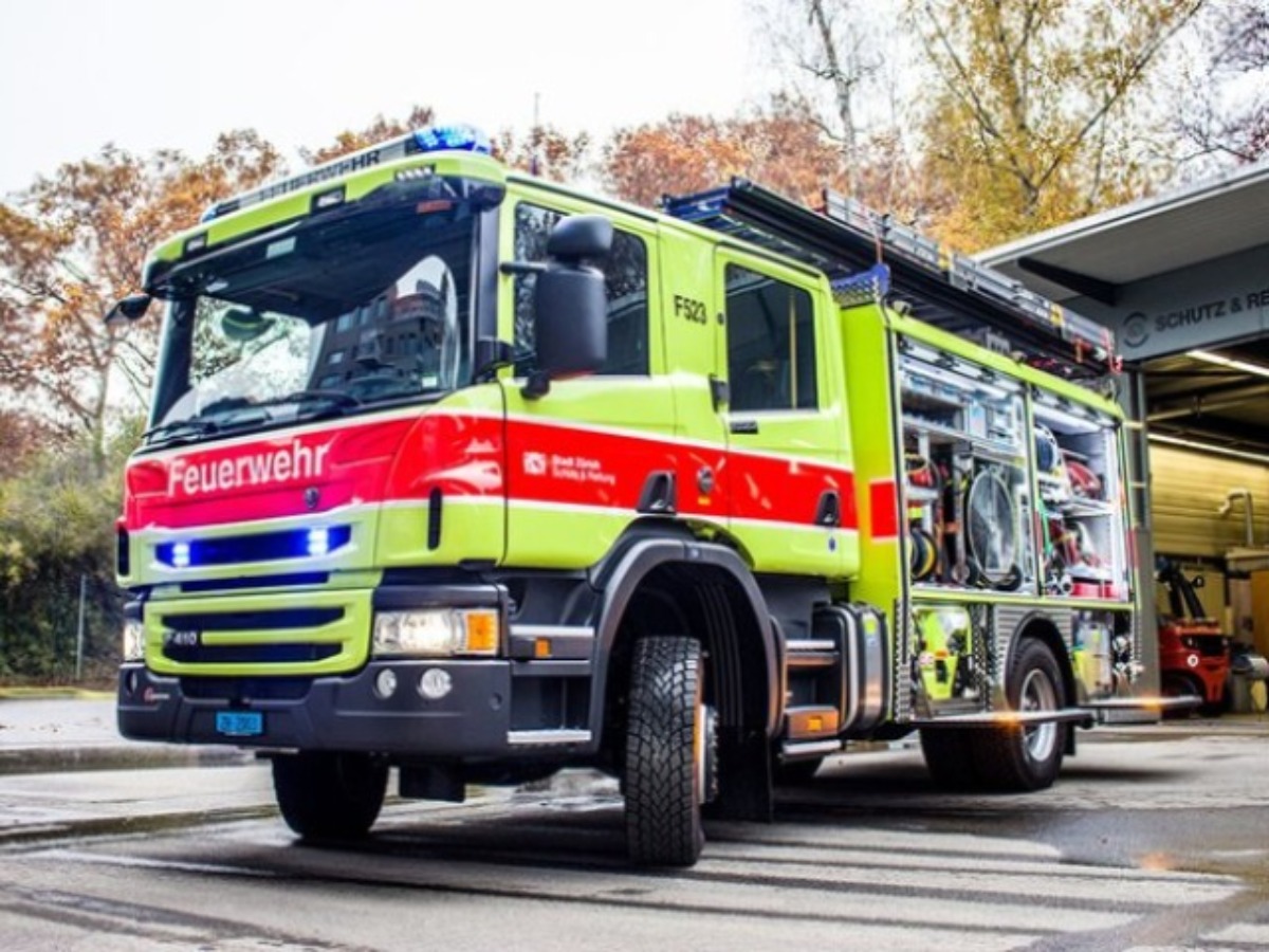 Feuerwehr rückt wegen Mottfeuer in Entsorgungsstelle Lachen SZ aus