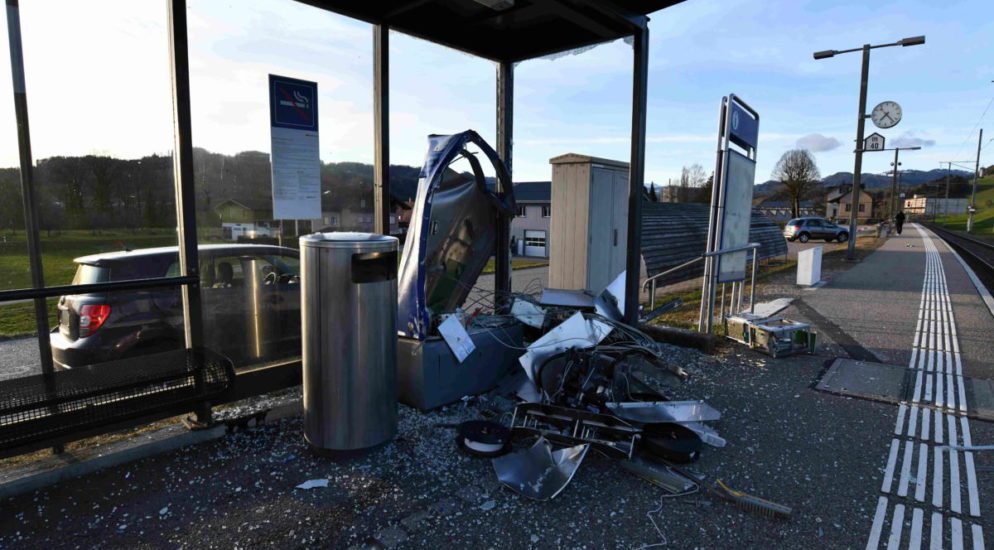 Ticketautomat an Bahnhaltestelle Lütisburg Station gesprengt