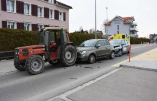 Oberuzwil SG: Auffahrunfall mit drei Beteiligten Fahrzeugen