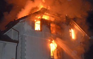 Pfeffikon LU - Erneuter Brand in Mehrfamilienhaus