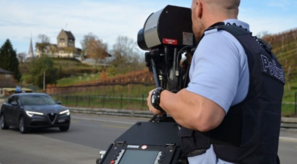 Radelfingen: Mit 152 km/h anstatt der erlaubten 80 km/h