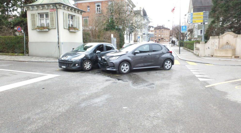 Rorschach SG - Lenker (84) kracht in Auto