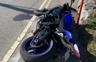 Urnäsch: Motorradlenker zieht sich schwere Beinverletzungen zu