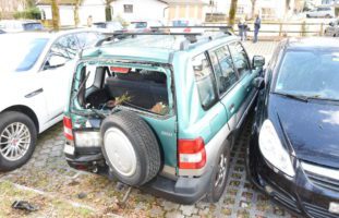 Altstätten: Autolenkerin kracht in Baum