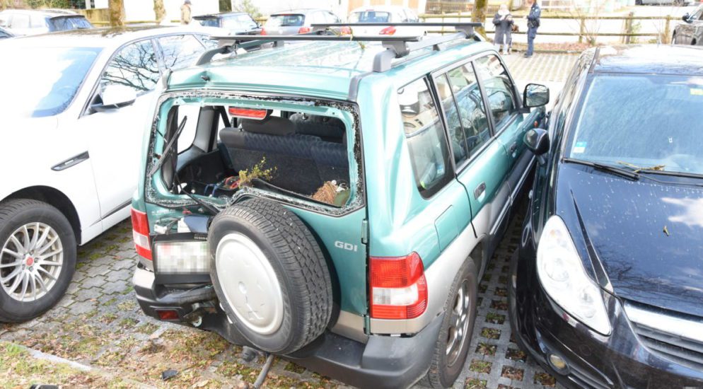 Altstätten: Autolenkerin kracht in Baum