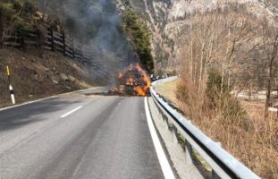 Unterrealta GR: Anhänger in Vollbrand