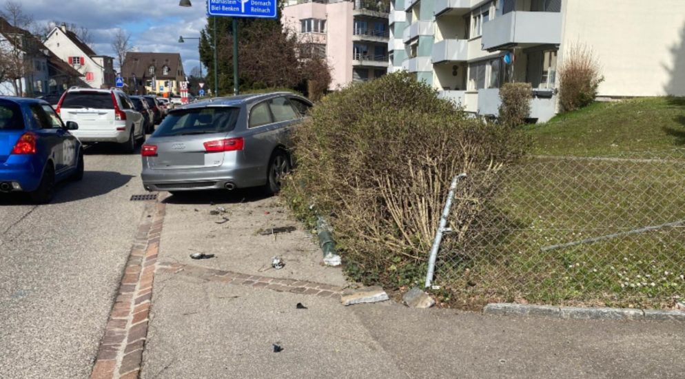 Therwil BL: Autolenker verursacht Selbstunfall