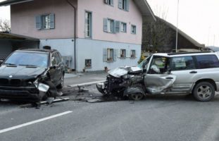 Ettiswil LU: Heftiger Verkehrsunfall zwischen zwei PW