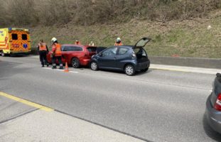 Zwingen BL - Auffahrunfall zwischen zwei Autos