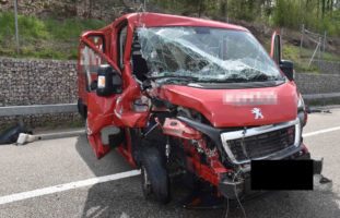 Gunzgen SO - Lieferwagen auf der A1 verunfallt