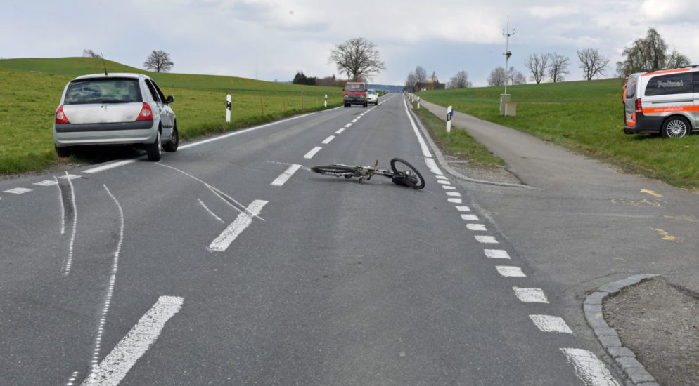 Verkehrsunfall zwischen Radfahrer und Personenwagen in Buttisholz