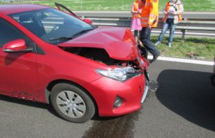 Auffahrunfall zwischen drei Autos auf der A3 bei Benken