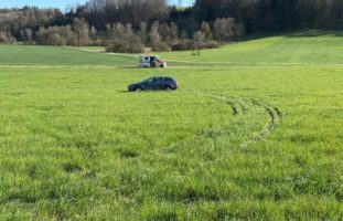 Selbstunfall durch Sekundenschlaf in Mettlen