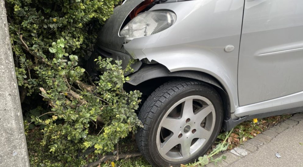 Baden AG: Autolenkerin (26) bei Unfall gegen Mauer geprallt