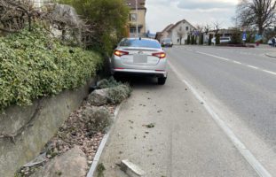 Leimbach AG: Fahrerin schläft ein und verunfallt