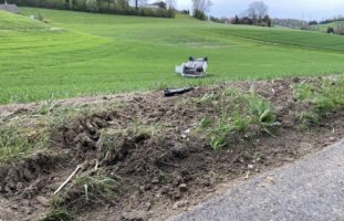 Uerkheim AG - Drei Insassen bei Autounfall verletzt