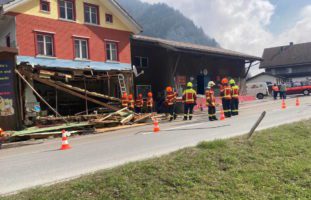 Explosion in Alt St. Johann SG reisst Hausfassade weg: 1 Schwerverletzter