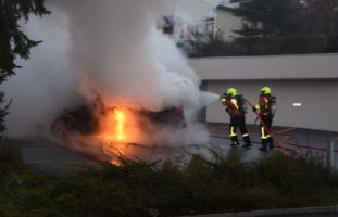 Brennendes Auto in Gossau