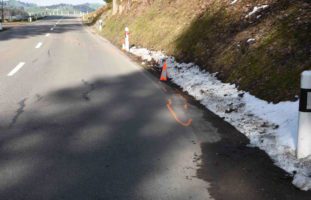 Verkehrsunfall Hemberg SG: Fahrer stürzt mit Motorrad