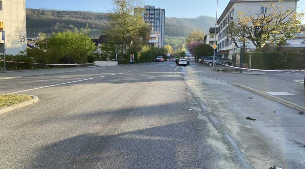 Wettingen AG: Autofahrerin (27) baut mit 1,6 Promille spektakulären Unfall