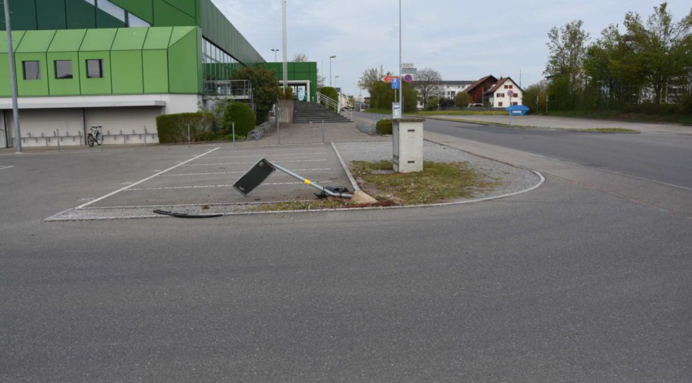 Rapperswil-Jona: Tafel umgefahren und von Unfallörtlichkeit entfernt