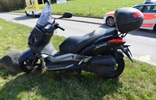 Tübach: Selbstunfall fordert verletzten Motorradlenker