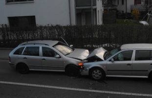 Reichenburg SZ: Autofahrerin bei Unfall erheblich verletzt