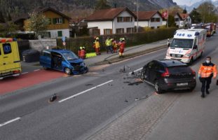 Domat/Ems: Zwei Verletzte bei heftigem Verkehrsunfall