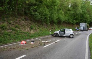 Schnottwil SO: Auto überschlägt sich