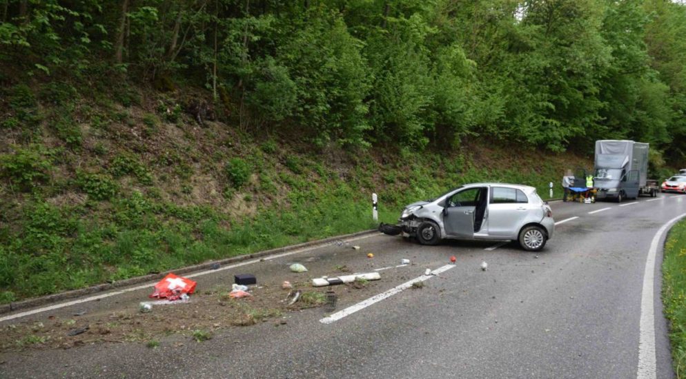 Schnottwil SO: Auto überschlägt sich