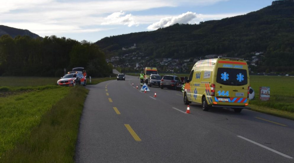 Zwei Personen nach Verkehrsunfall im Spital