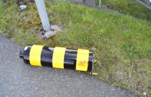 Bei Selbstunfall in Herisau Inselschutzpfosten umgefahren