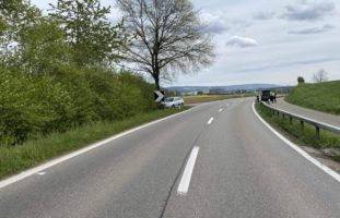 Scherz AG - Bei Unfall in Baum geprallt