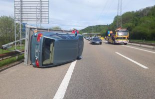 Selbstunfall eines Lieferwagens auf der A3 bei Rheinfelden