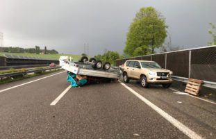 Oftringen: Selbstunfall mit Anhänger auf der A1