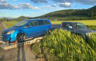 Lieferwagen baut Unfall in Zeiningen AG