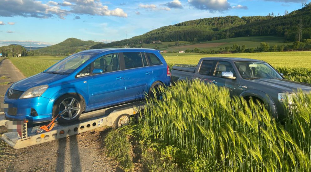 Lieferwagen baut Unfall in Zeiningen AG